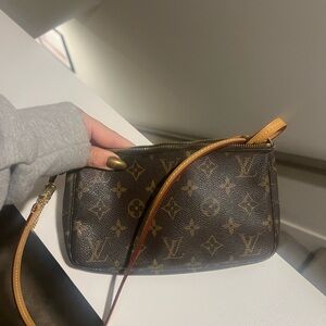 Vintage Louis Vuitton Pouchette